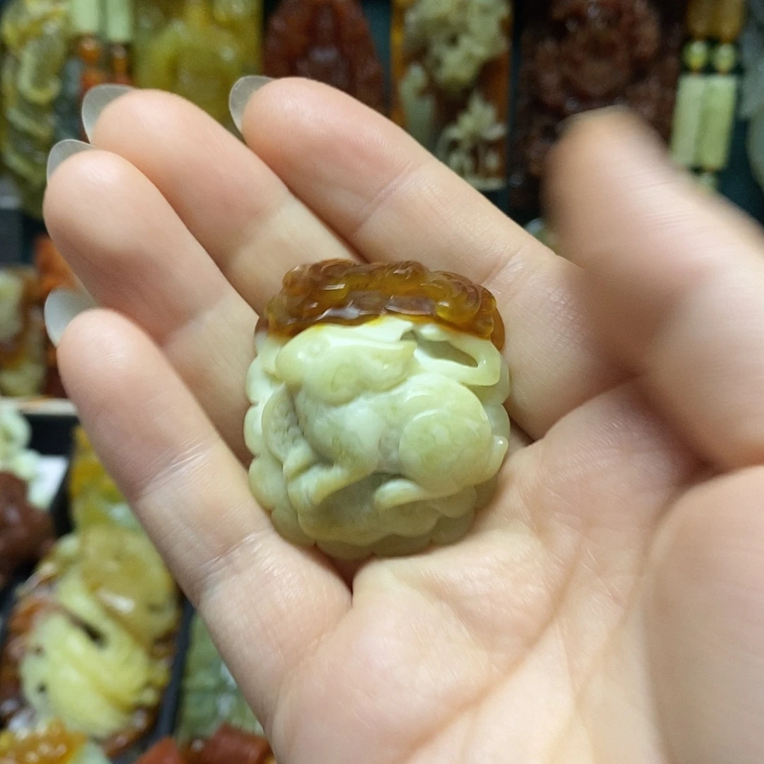 岫玉未镶嵌吊坠(赠链)