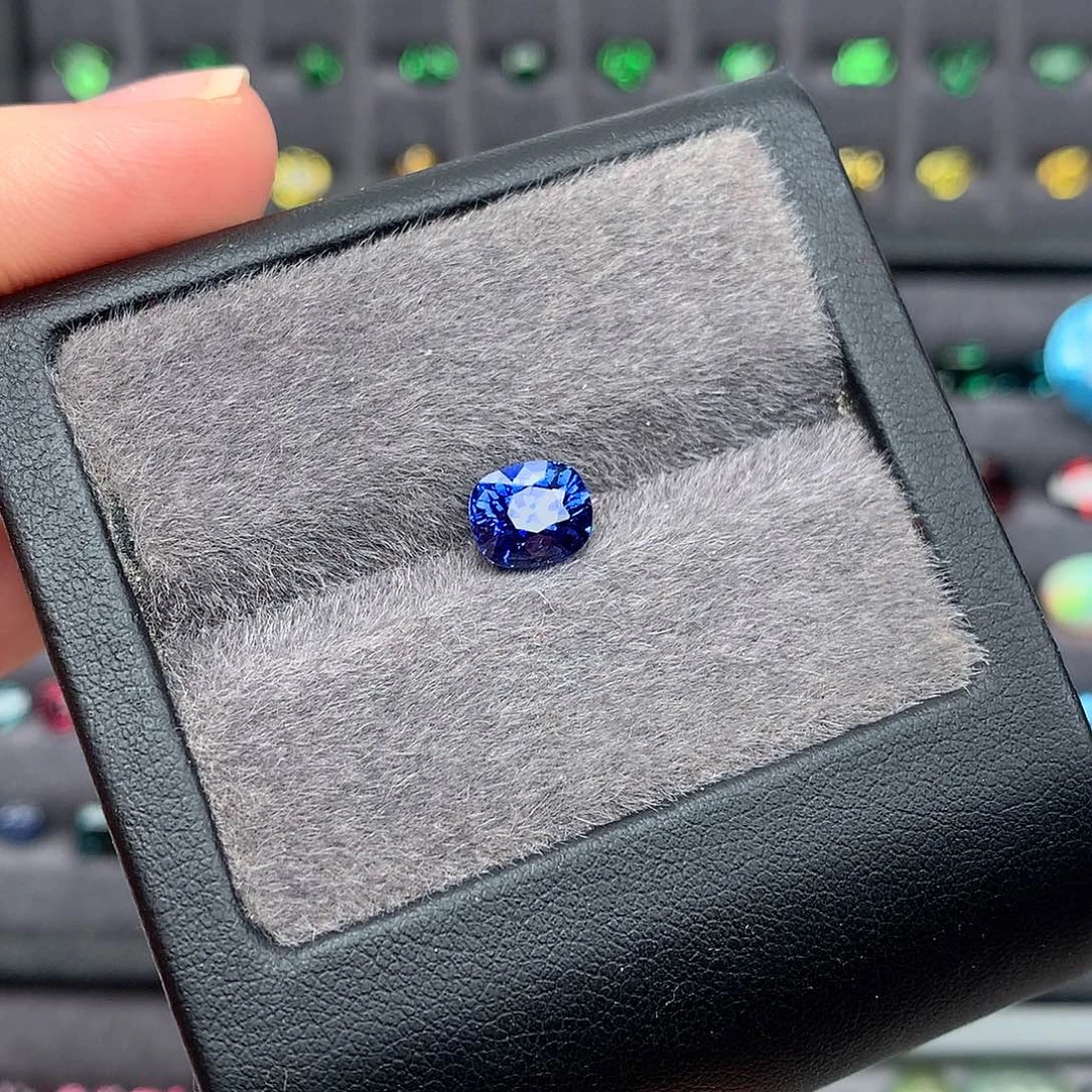 蓝宝石裸石矢车菊2.14克拉