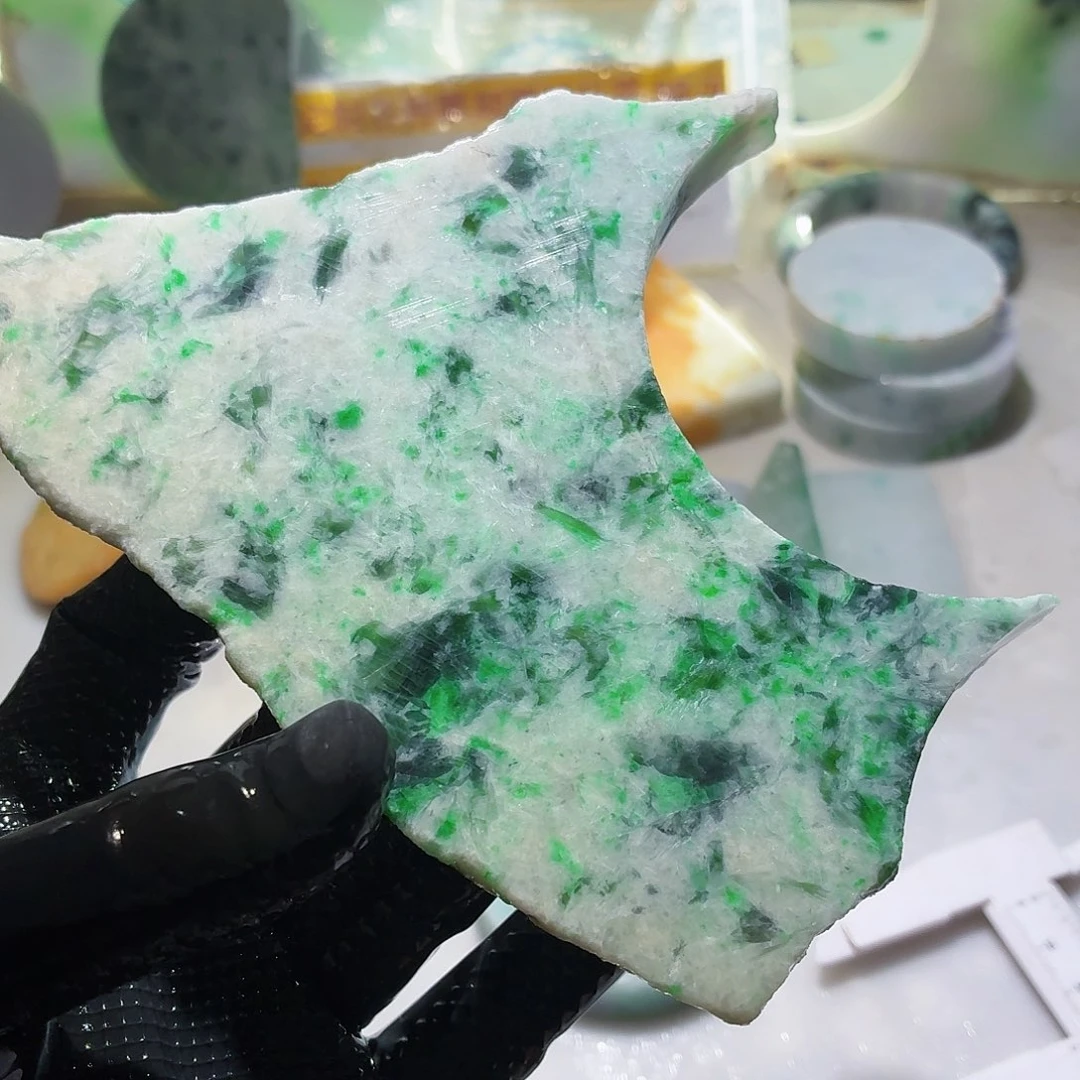 颈饰未镶嵌翡翠边角料