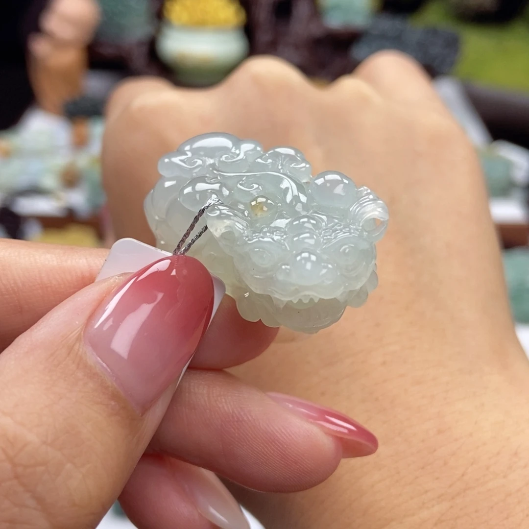 翡翠未镶嵌颈饰含珠如意貔貅 冰胶洒金
