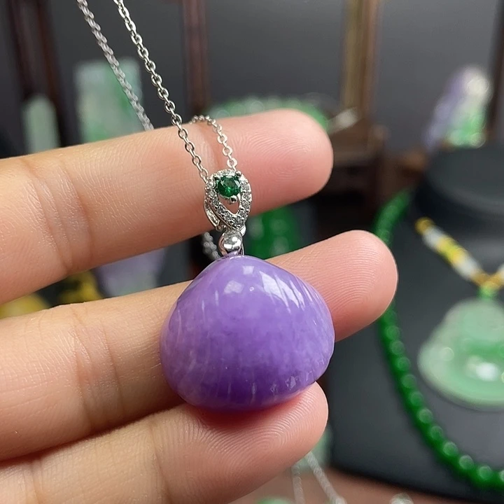 翡翠未镶嵌吊坠(赠链)