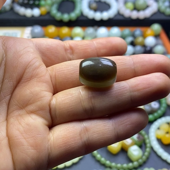 和田玉未镶嵌珠宝半成品糖青花桶珠瑕疵