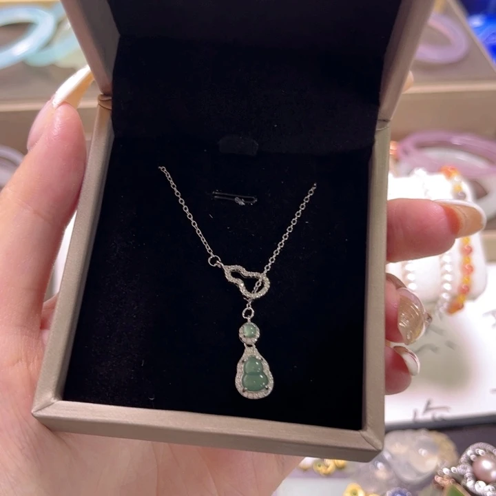 婋***和玛瑙/玉髓未镶嵌手镯