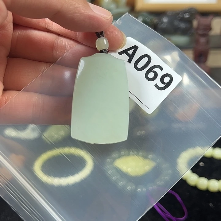 蔡***蔡和田玉未镶嵌颈饰