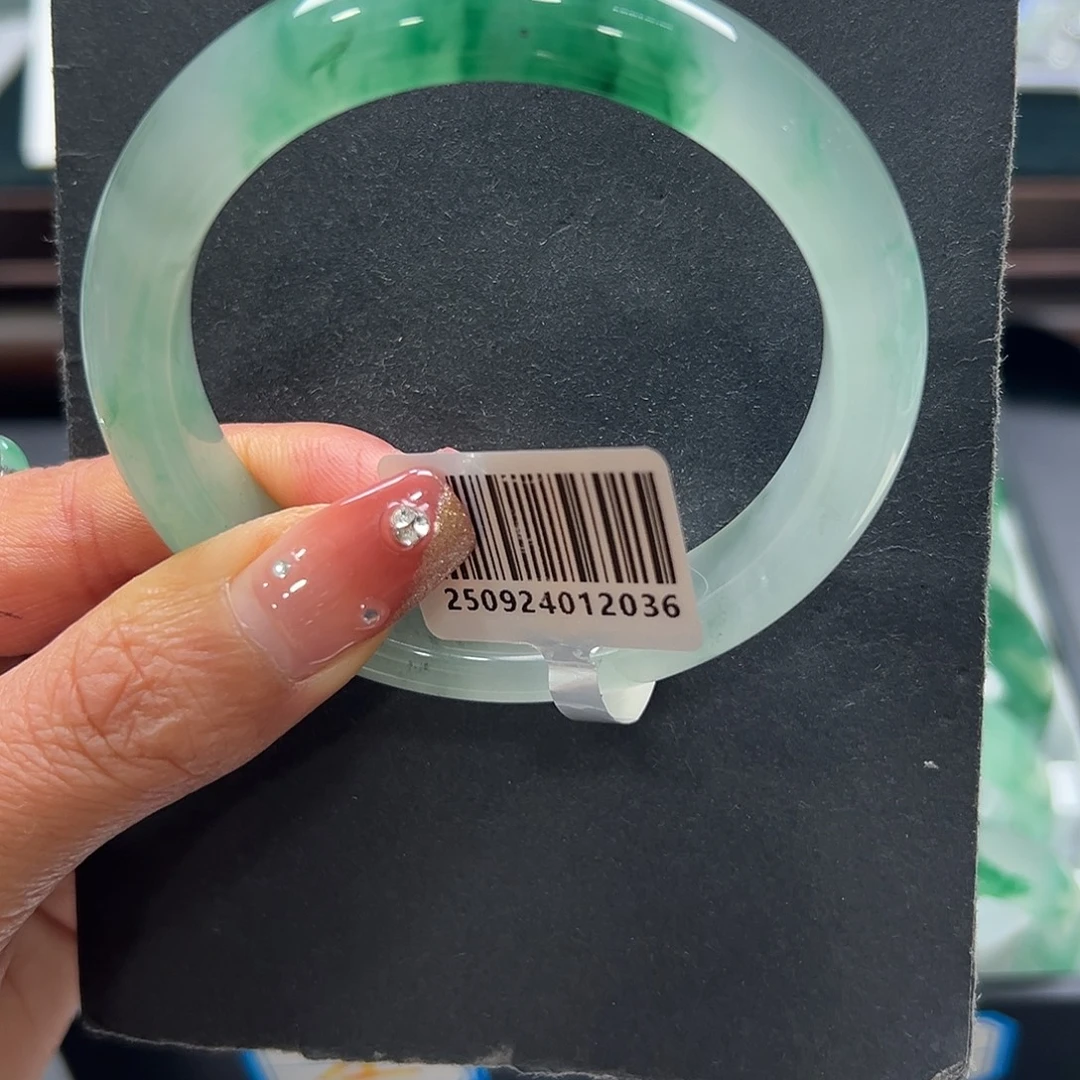 石英质玉（非洲翠）未镶嵌手镯