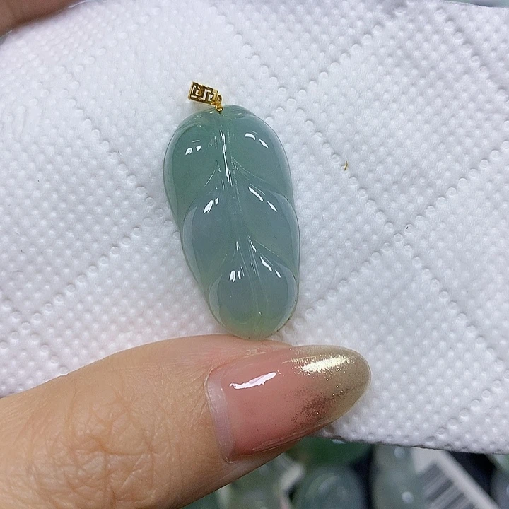 翡翠18K金镶嵌颈饰挂件
