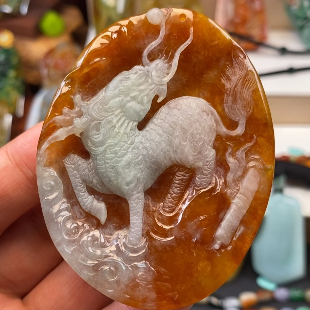 翡翠未镶嵌颈饰麒麟