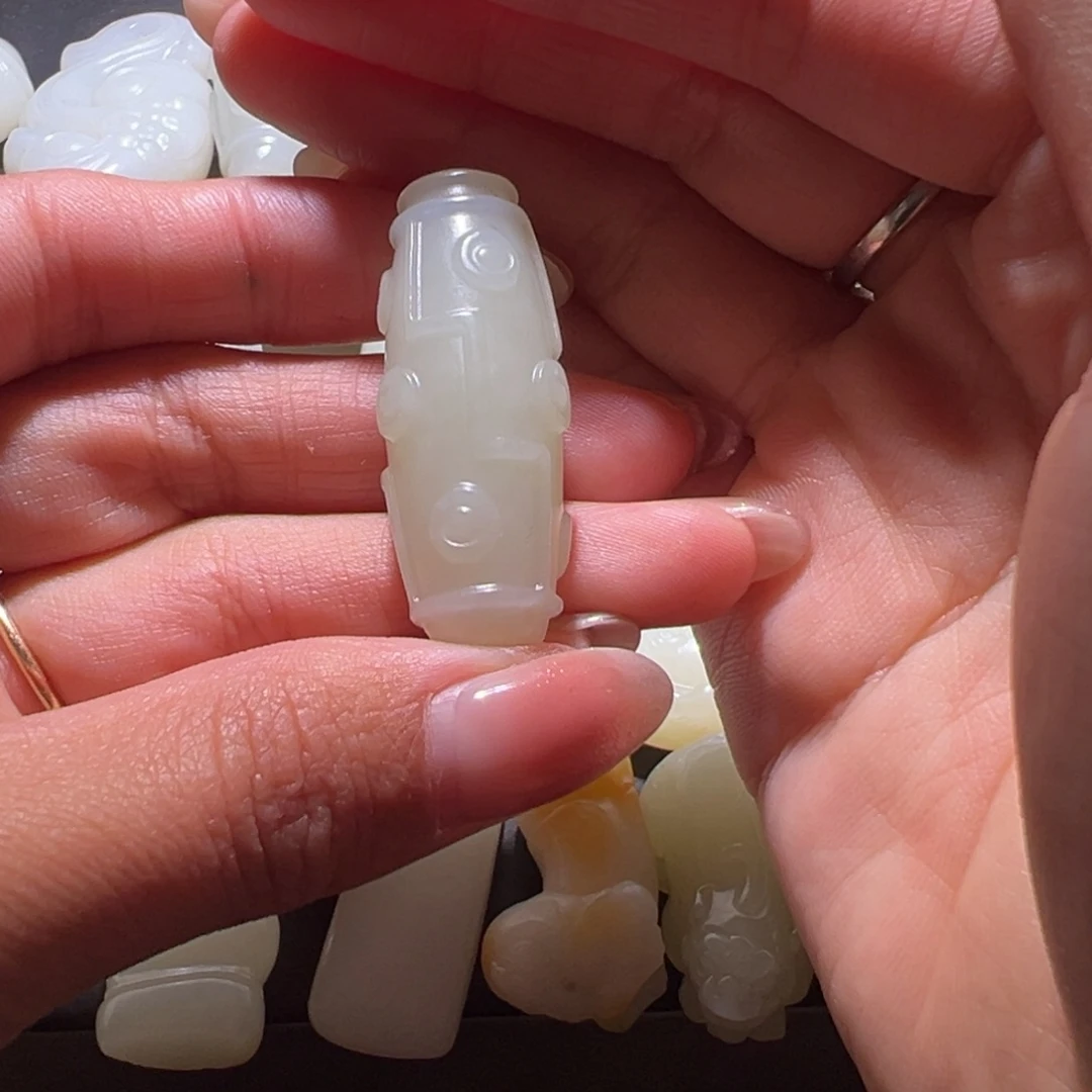 N***皖和田玉未镶嵌颈饰