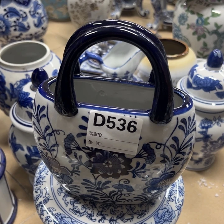 瓷片微瑕。。。。。。。。。。。。。。