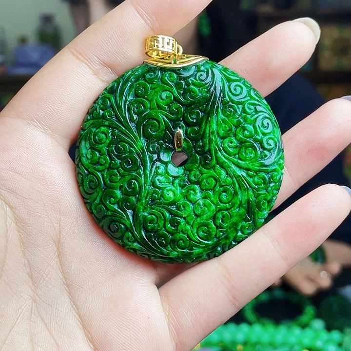 翡翠18K金镶嵌颈饰多样性