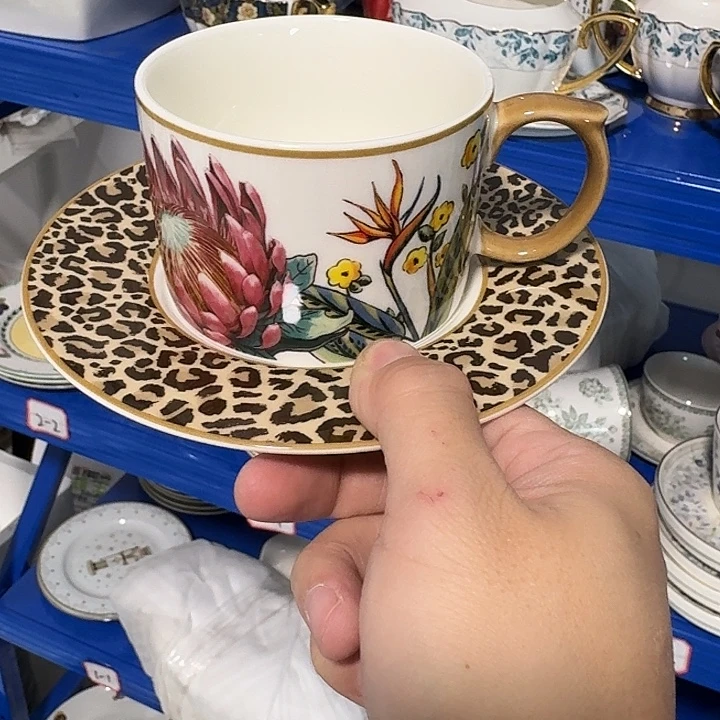 L***e瓷咖啡杯一套25米