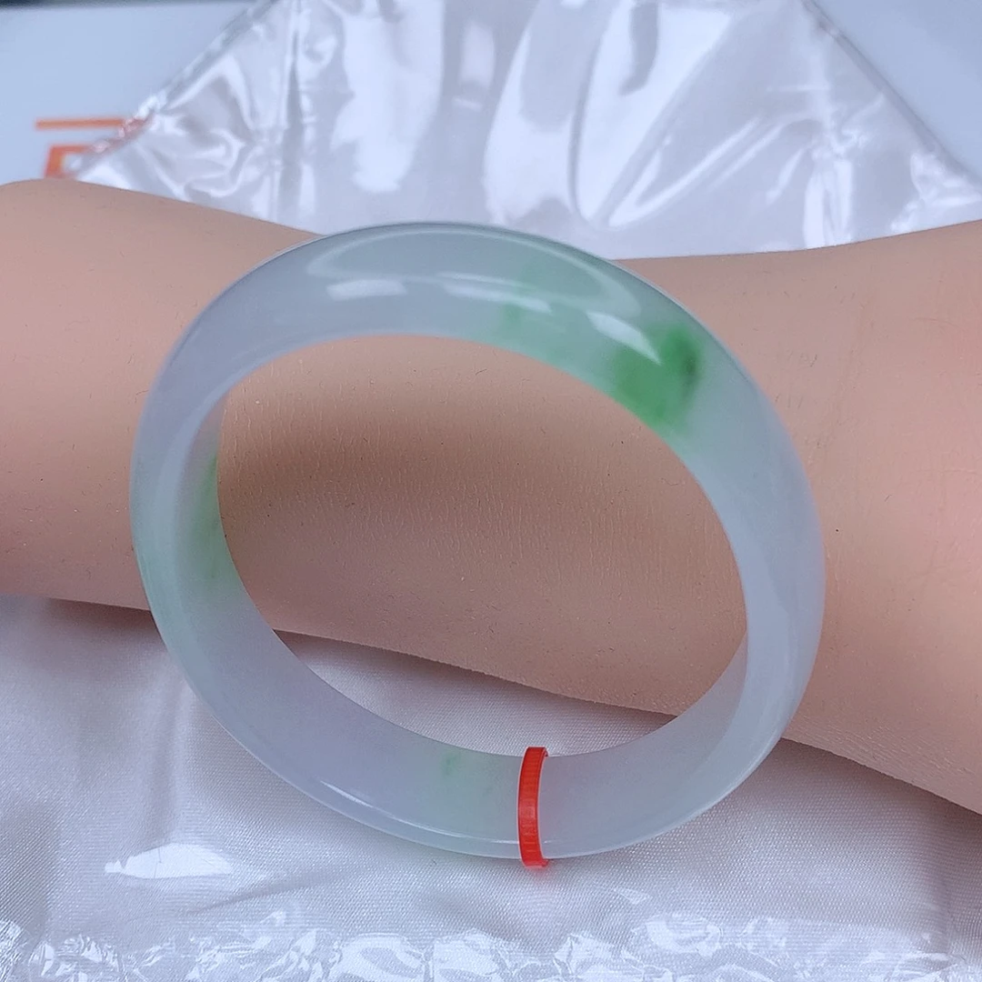 【闪购商品】未镶嵌手镯（贵妃镯）翡翠，57