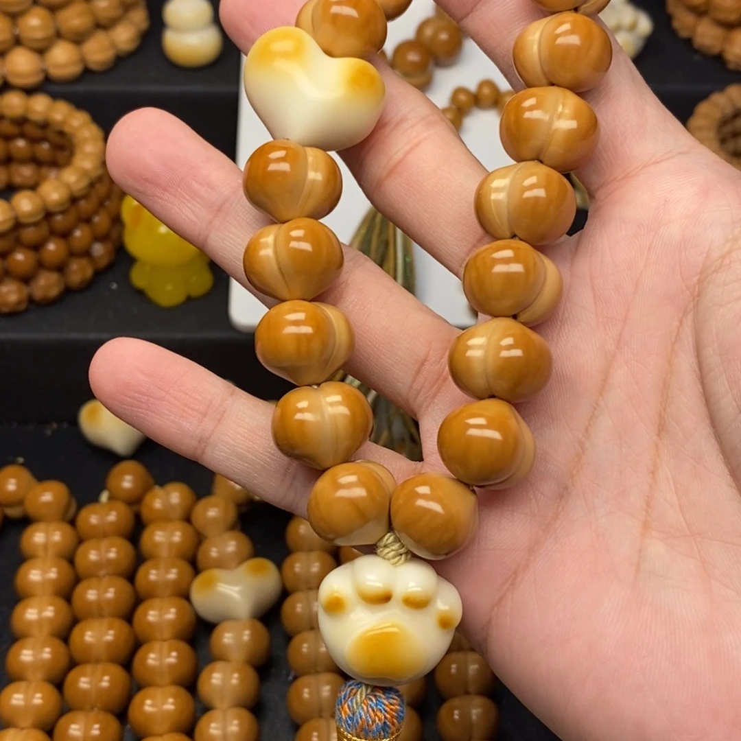 卖***孩猴头核桃吊坠猴头核桃全品屁桃