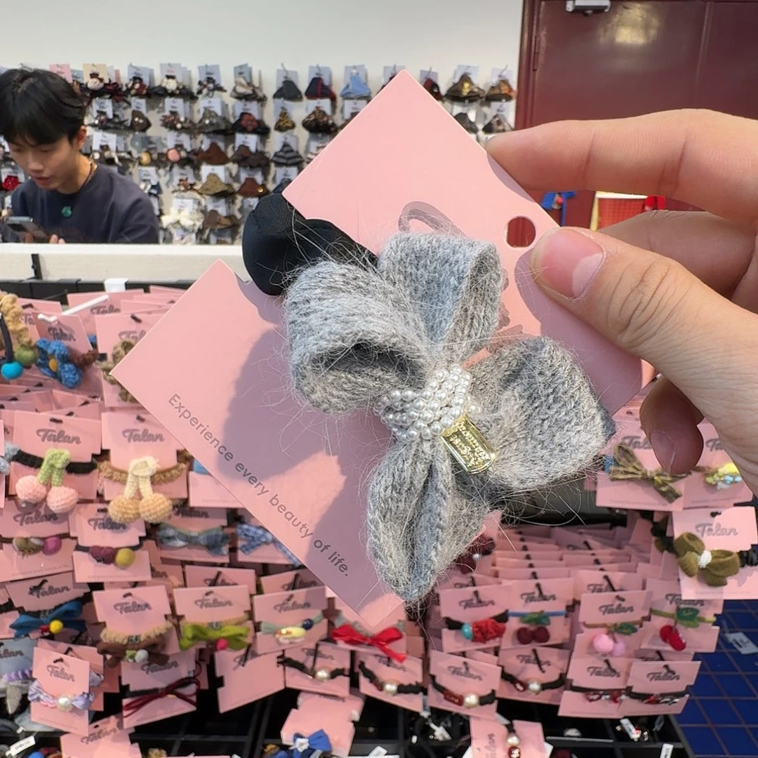 A***.灰色蝴蝶结哦哦哦哦哦哦