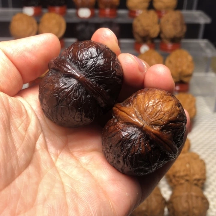 把件文玩核桃38墨玉猫眼