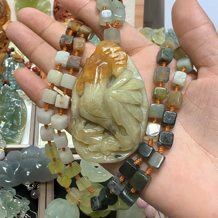 蛇纹石玉未镶嵌吊坠