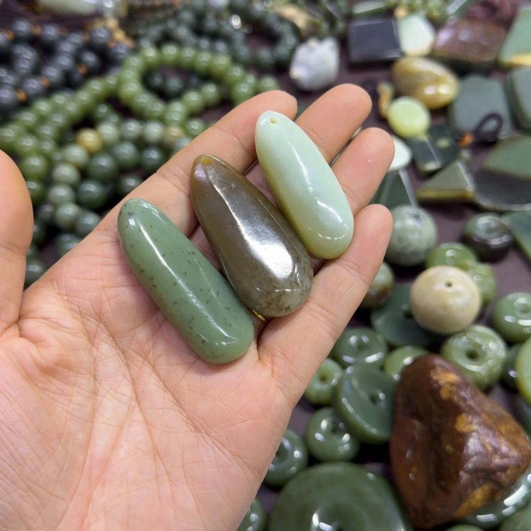 第***感岫岩河磨玉（透闪石质玉）未镶嵌颈饰