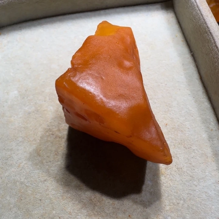 定制琥珀未镶嵌V****n专属定制