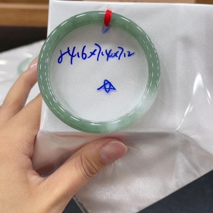 未镶嵌手镯翡翠翡翠