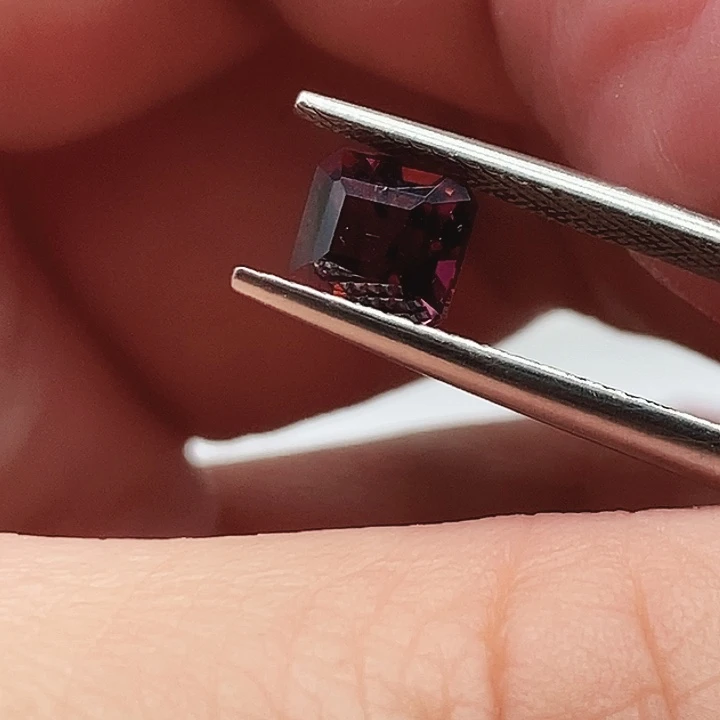 裸石未镶嵌碧玺介