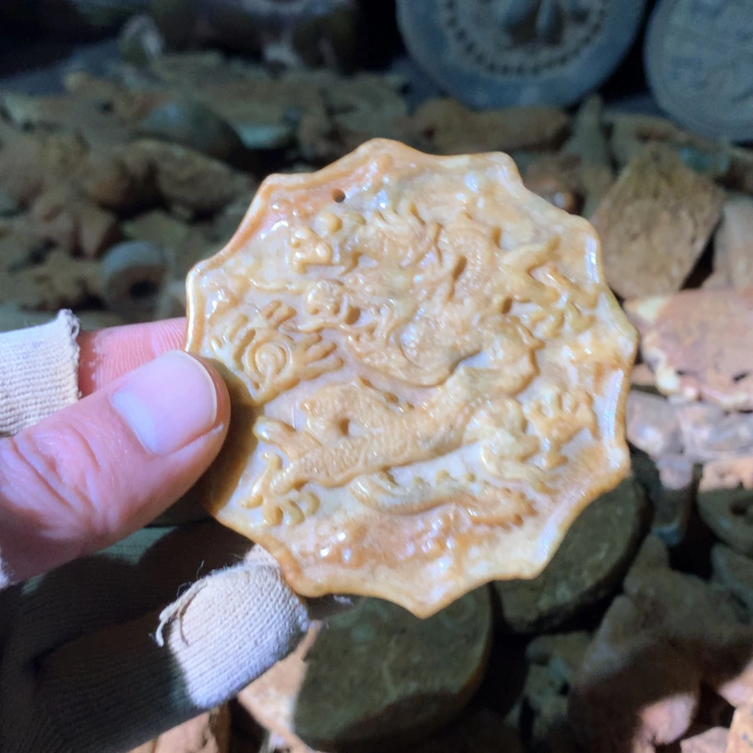 和田玉未镶嵌挂件