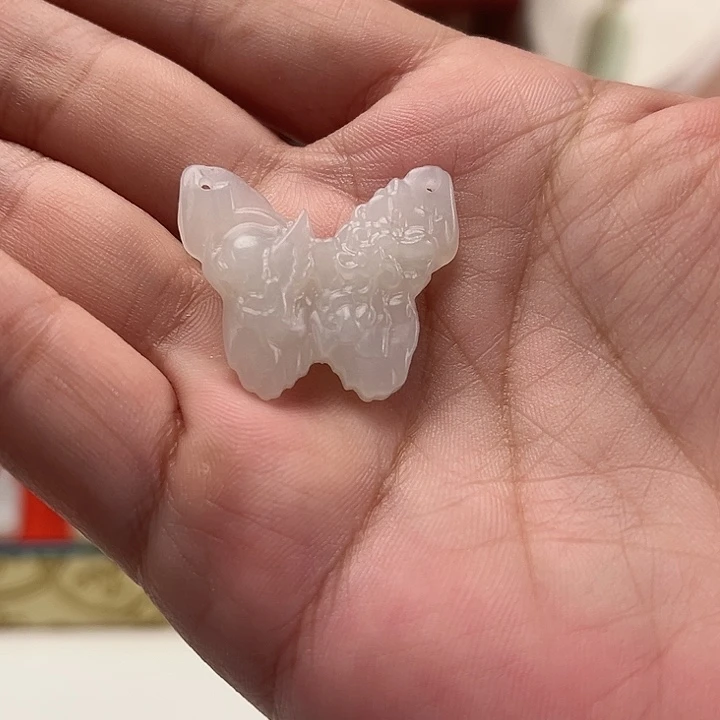 颈饰未镶嵌和田玉蝴蝶吊坠