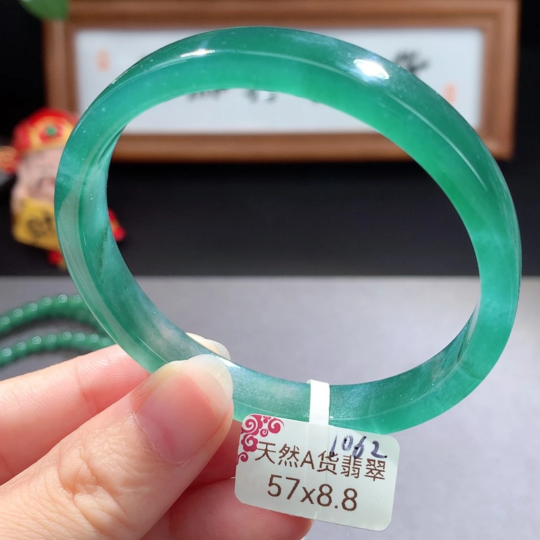 未镶嵌手镯（圆镯）翡翠