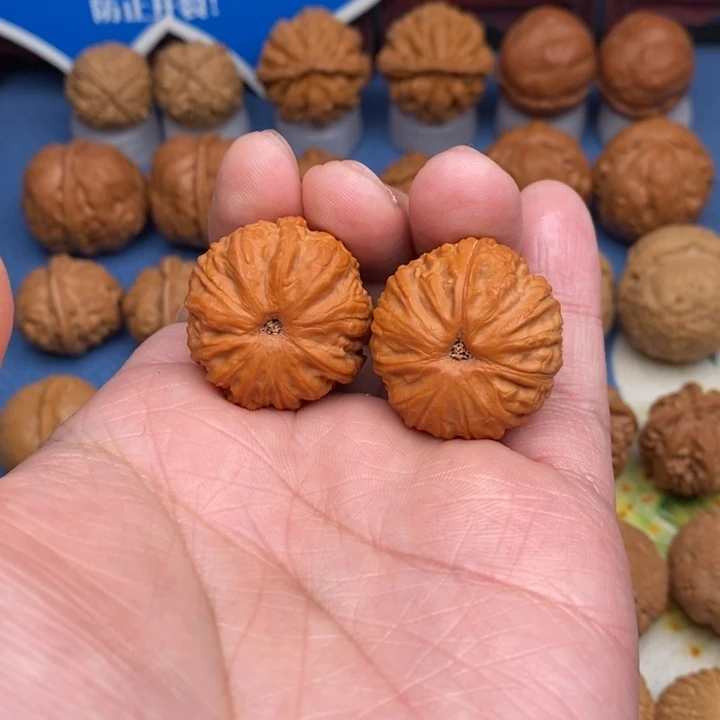 文玩核桃把件刘*川…………