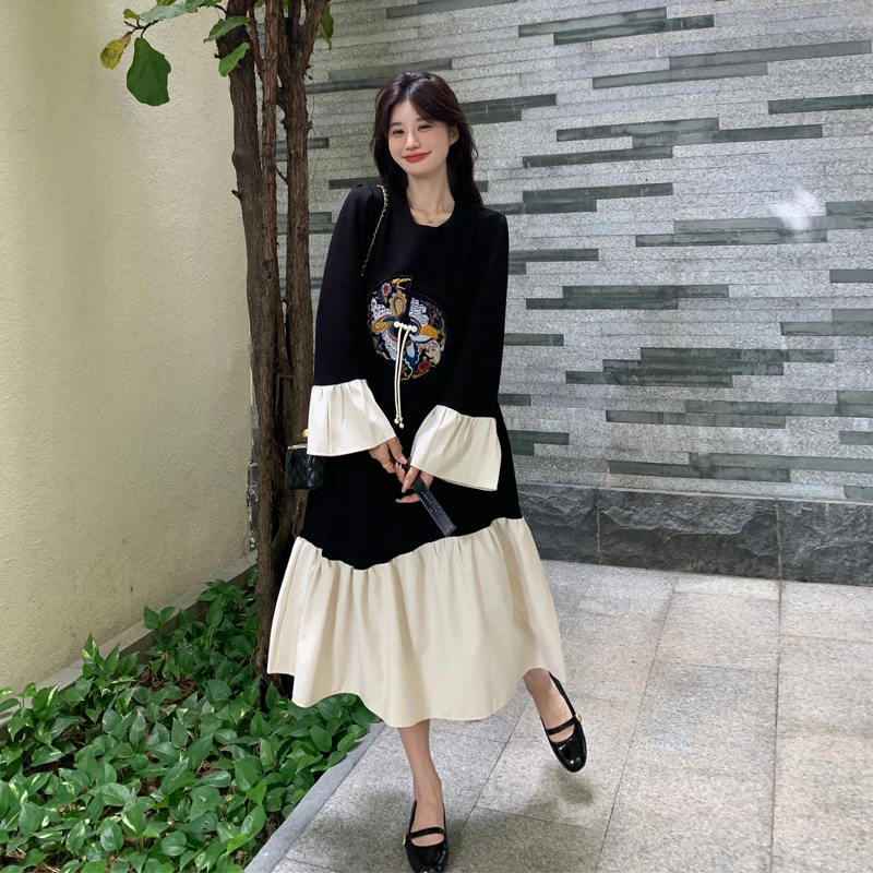 新中式连衣裙女2025春秋新款国风印花撞色拼接复古宫廷风黑色长裙