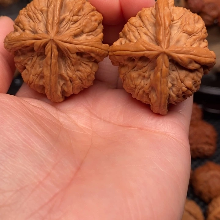 文玩核桃吊坠玉溪四棱