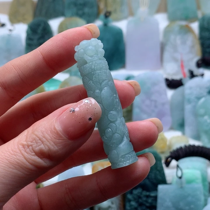 定制翡翠未镶嵌龙柱