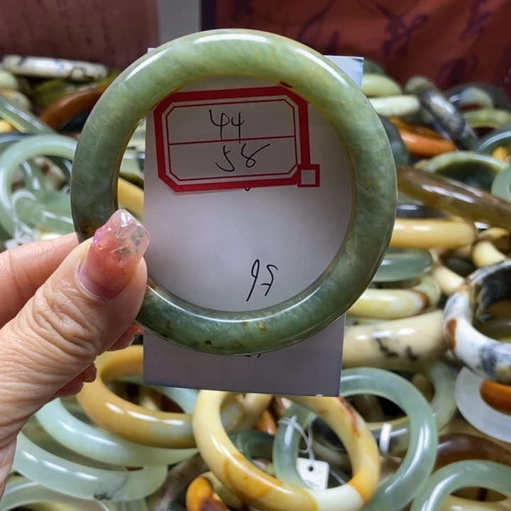 蛇纹石玉未镶嵌手镯