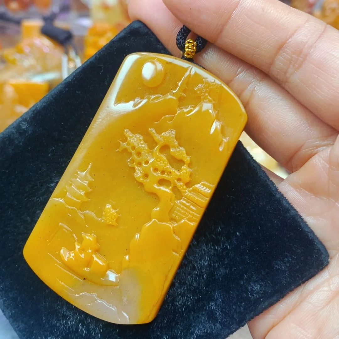未镶嵌石英质玉（黄龙玉）颈饰