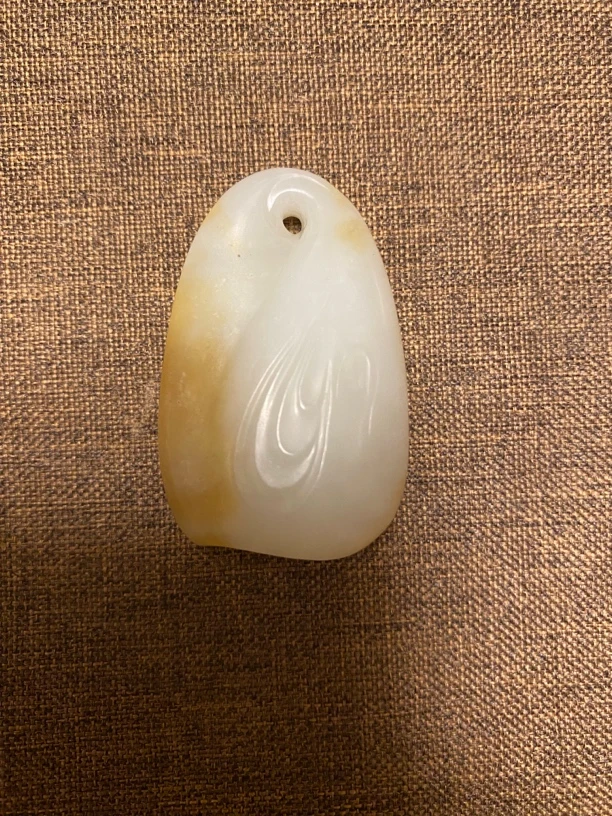 天然和田玉新疆且末金山糖白料俏色精雕手工随形吊坠精美挂坠项坠