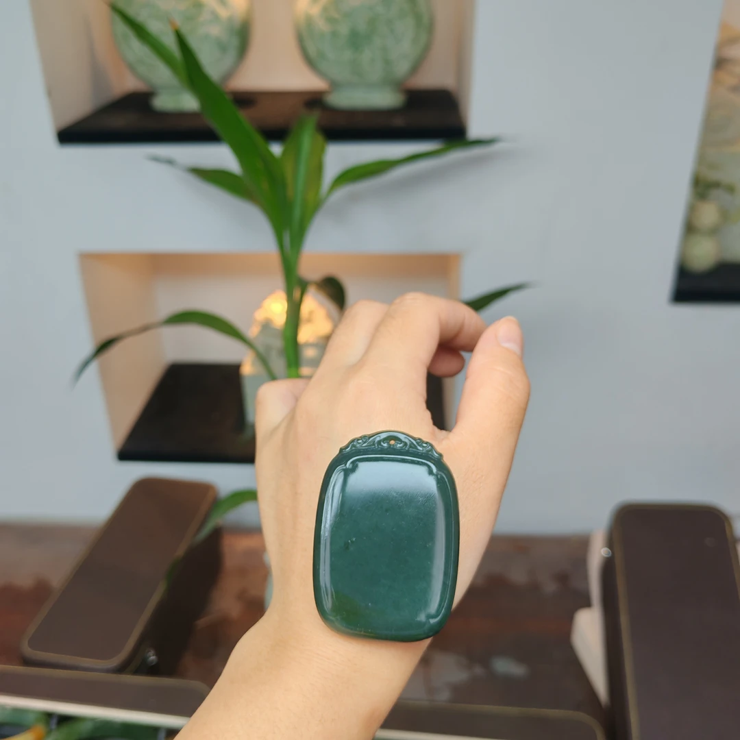 和田玉沙枣青精美无事牌挂件