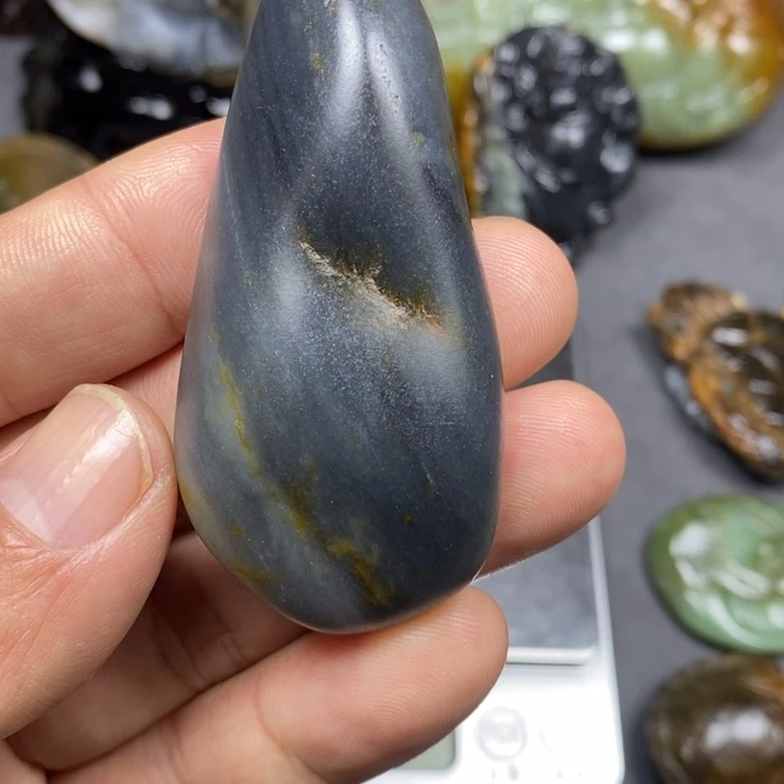 和田玉未镶嵌把件