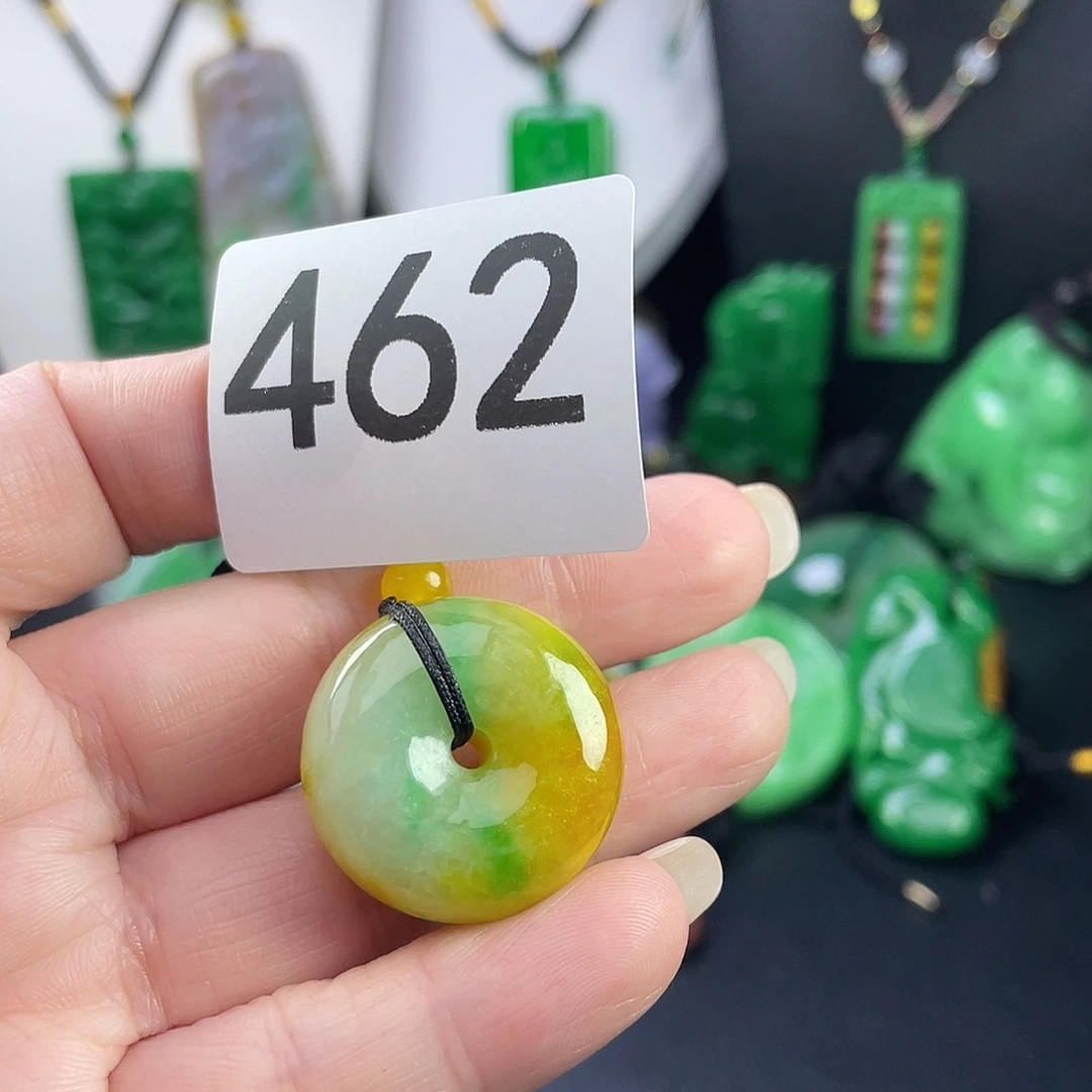 翡翠未镶嵌吊坠(赠链)