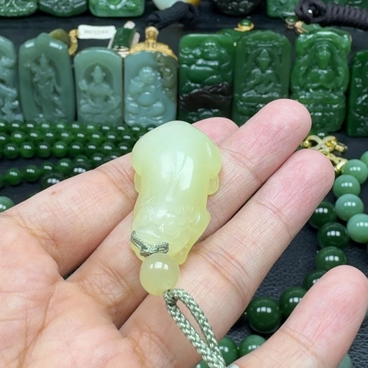 和田玉未镶嵌颈饰