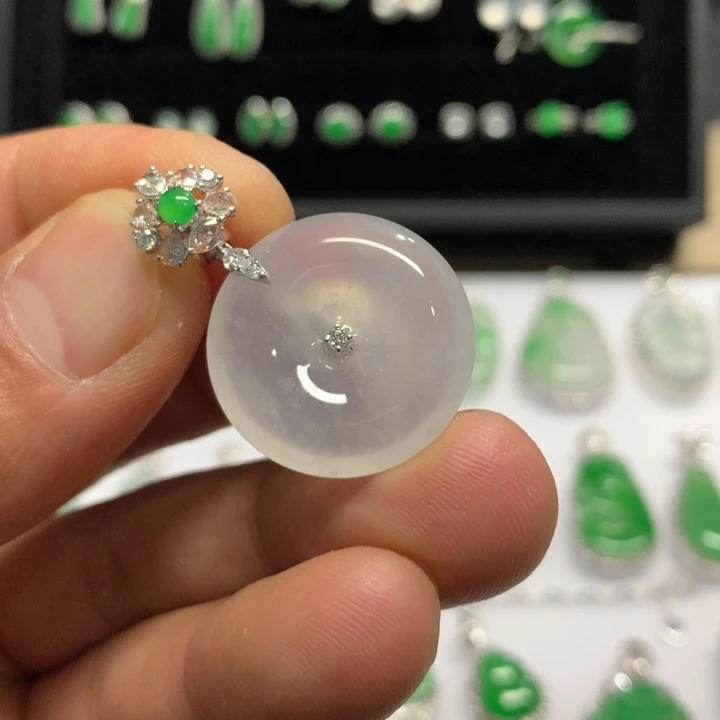 【闪购商品】翡翠颈饰18K金镶嵌吊坠