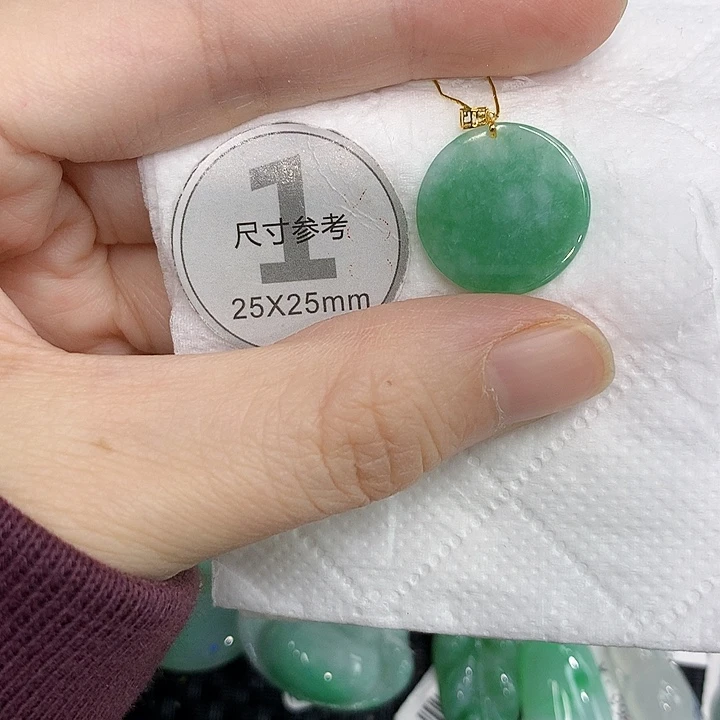 颈饰18K金镶嵌翡翠12344556778899