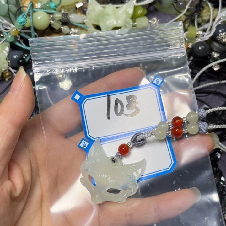 蛇纹石玉颈饰合金