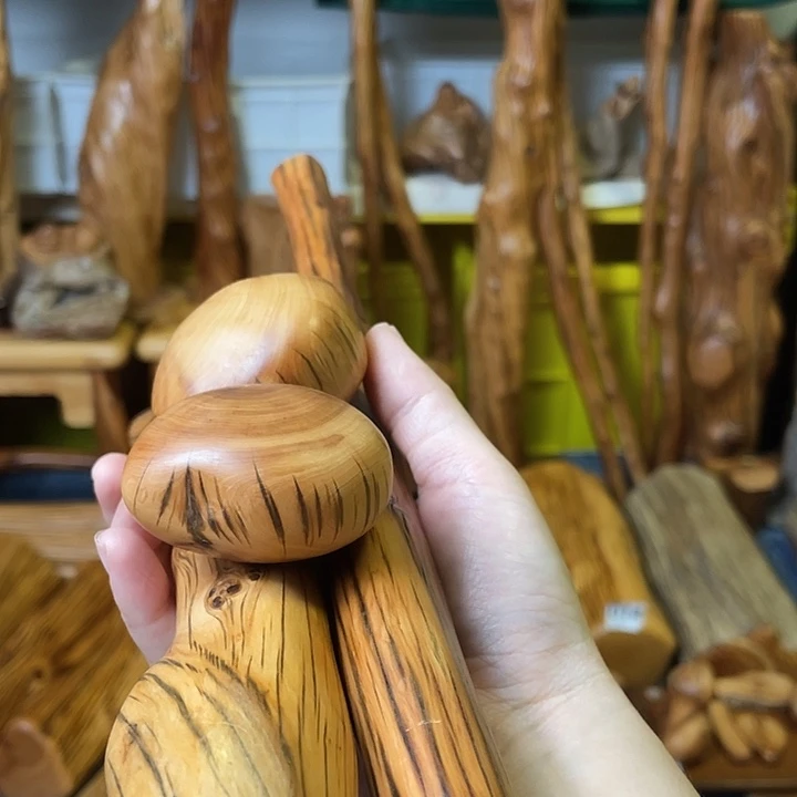 齐***贤紫檀木类端景台太行崖柏把件