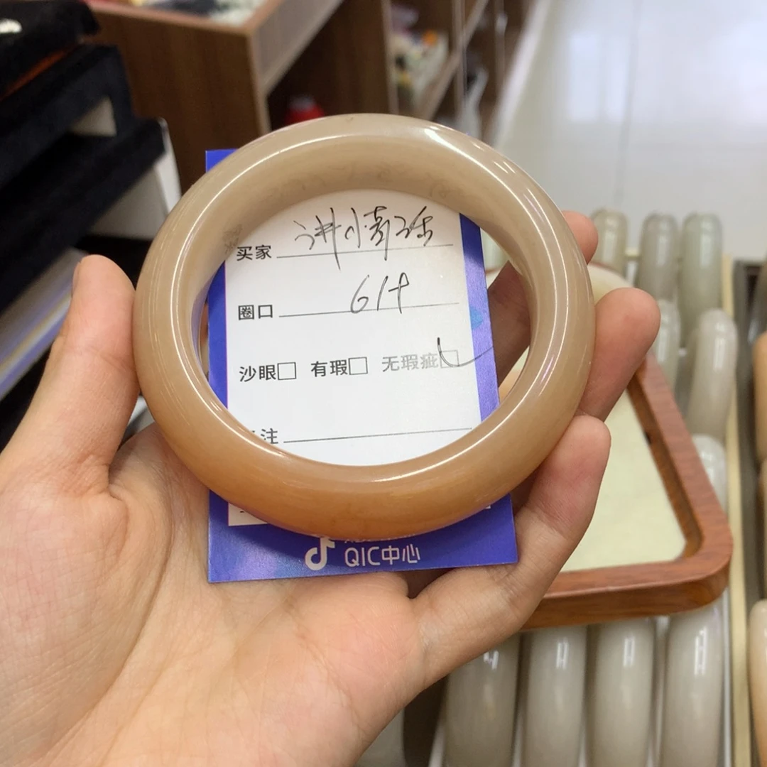 石英岩玉手镯未镶嵌讲**话