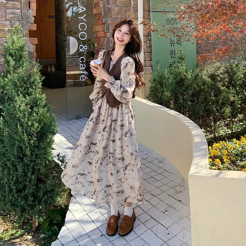 卡其色复古印花连衣裙套装女装2025春季新款高级感马甲长裙两件套