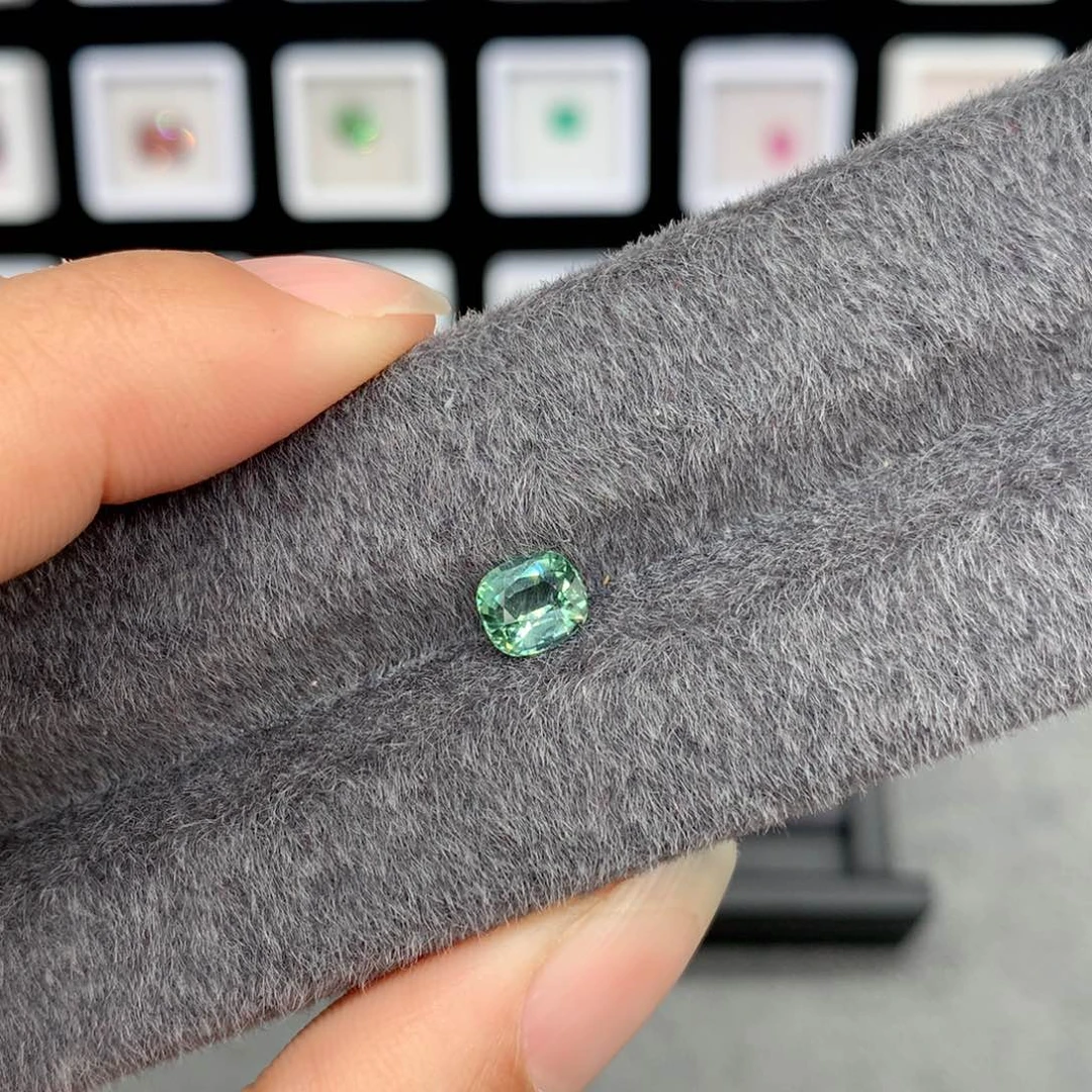 裸石未镶嵌碧玺5.9*6.2mm方