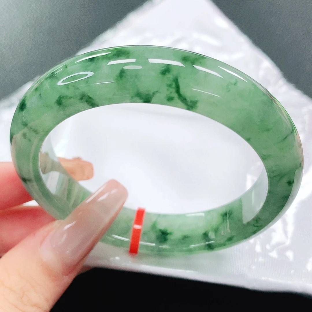 翡翠手镯未镶嵌54圈