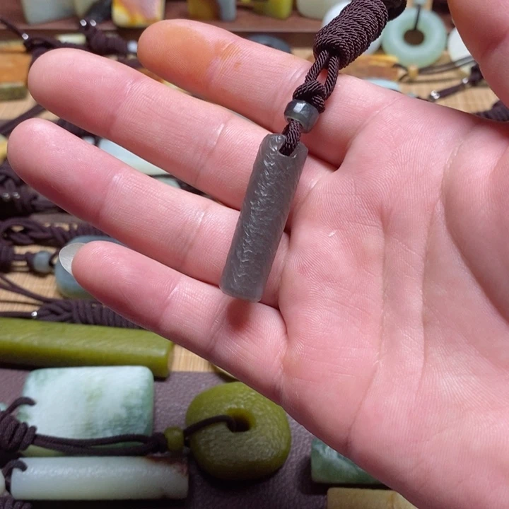 蛇纹石玉挂件未镶嵌