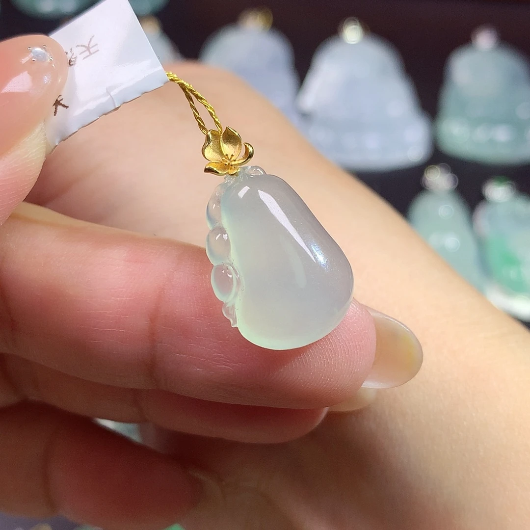 翡翠18K金镶嵌颈饰福瓜