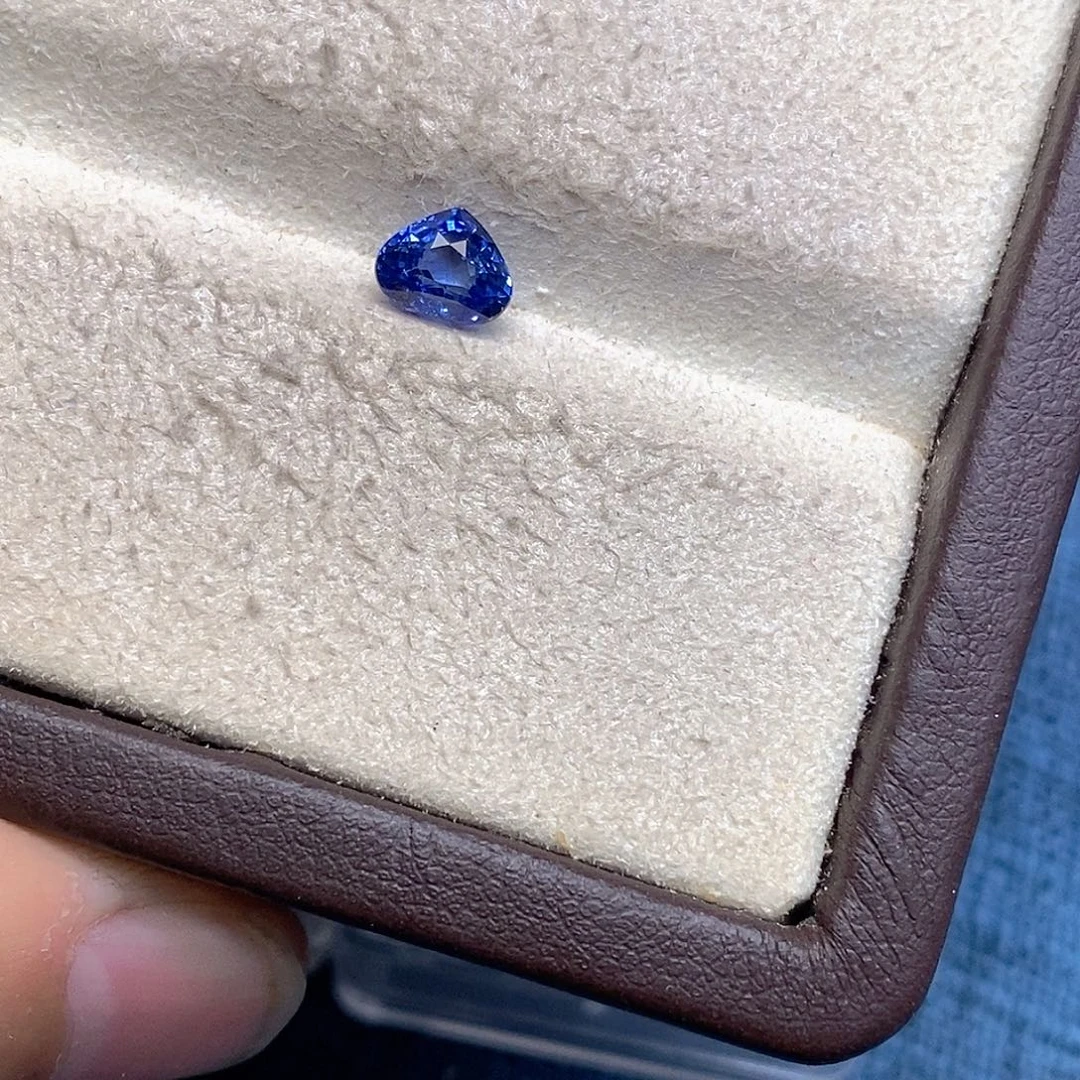 蓝宝石裸石蓝宝石