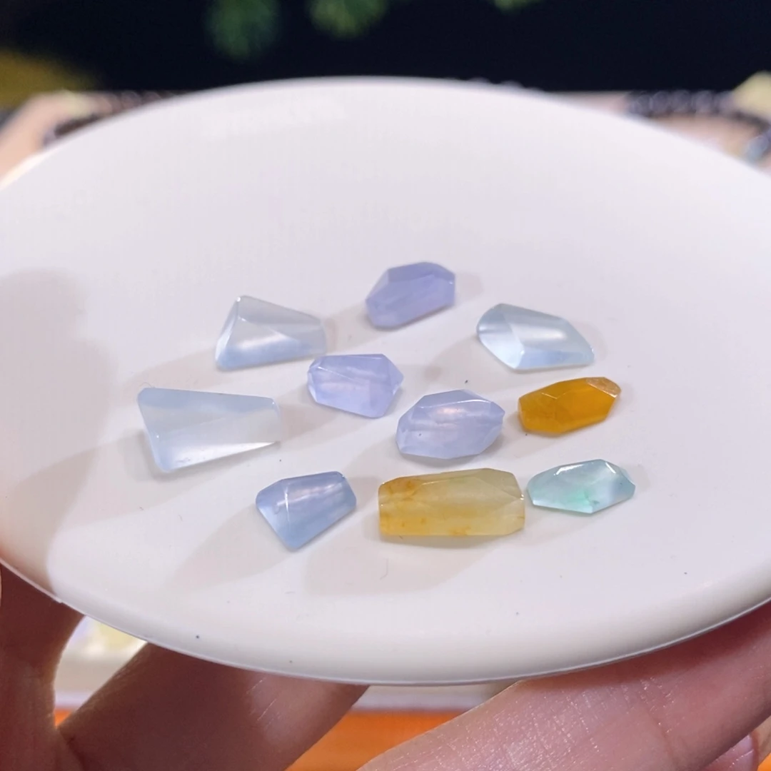 翡翠未镶嵌颈饰翡翠高冰随形多样性发一